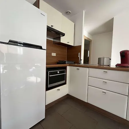 T2 Climatise Avec Jardin Proche Apartment *
