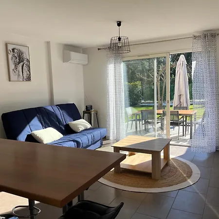 Apartment T2 Climatise Avec Jardin Proche *