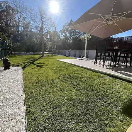 Jardin A Deux Pas De La Classe 3 Etoiles 아파트 *